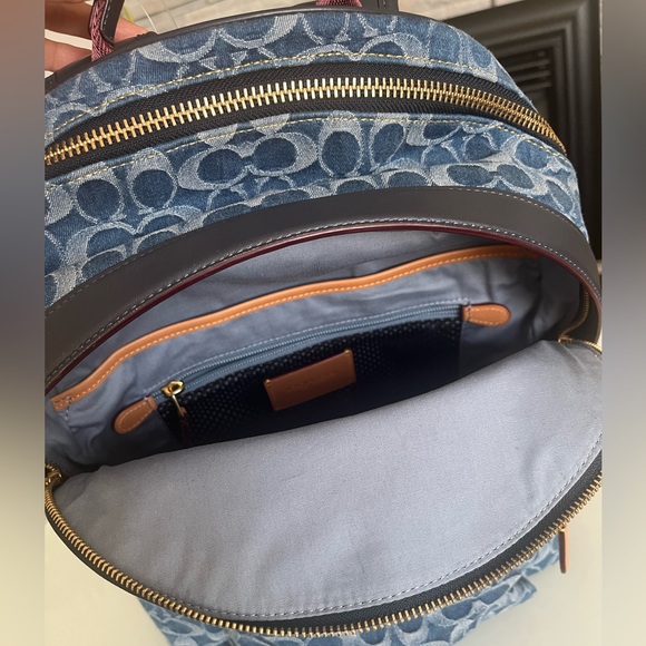Stunning Coach backpacks - Picture 5 of 8